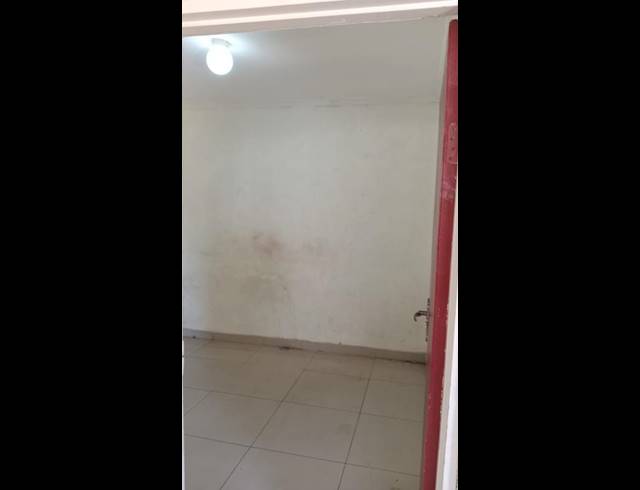 2 BEDROOM PROPERTY TO RENT IN LOMBARDY EAST